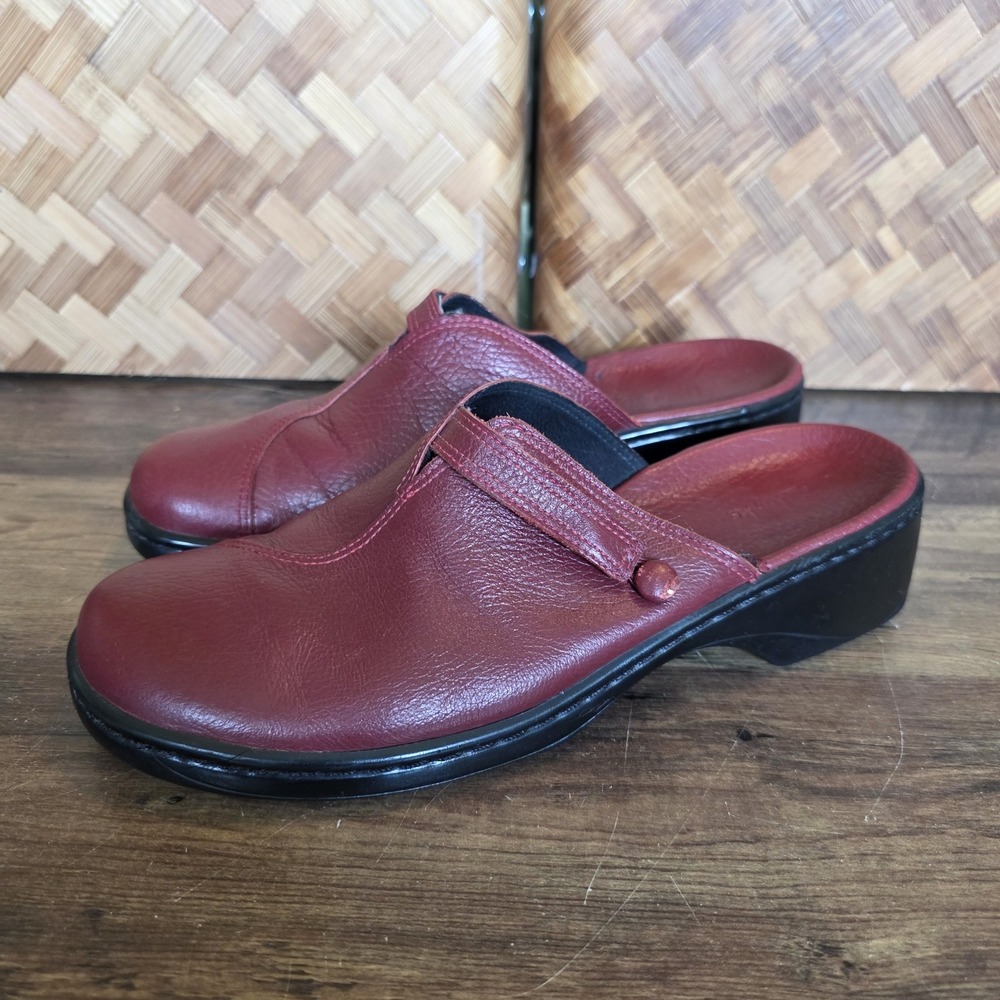 Clarks Shoes Women's Size 9M Red Leather Mule Wedge Clog Casual Slip On Button